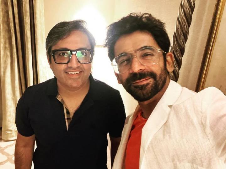 Shark Tank India Judge Ashneer Grover shared photo with Sunil Grover with funny caption Shark Tank India के जज अशनीर ने Sunil Grover और खुद को दिया ये मजेदार टाइटल, लोग बोले- ये सब दोगलापन है...