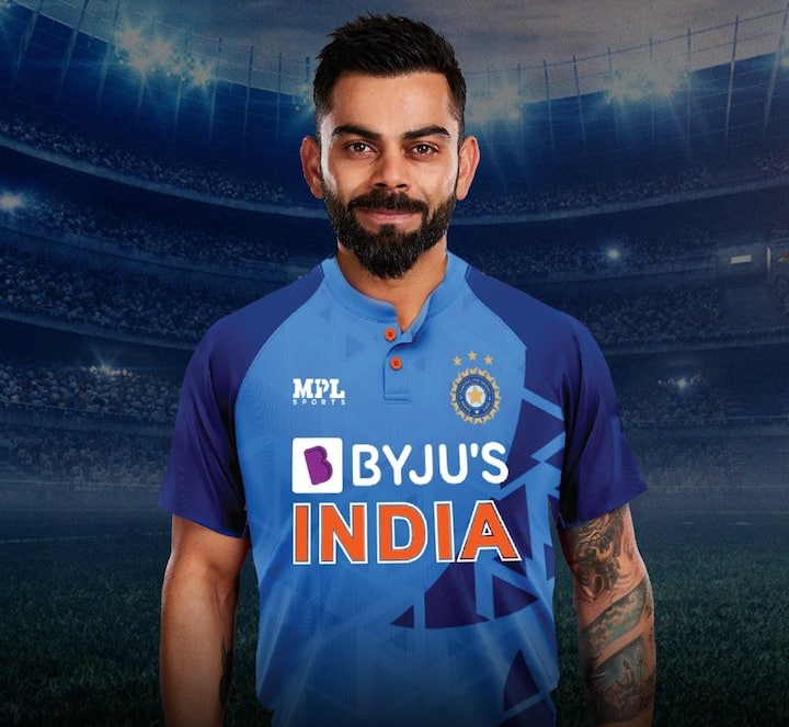 या जर्सीवर तीन स्टार लावण्यात आले आहे.