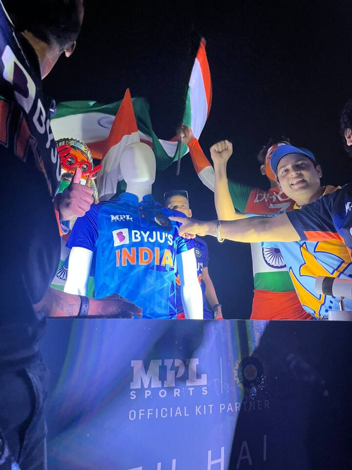 भारताने 1983 मध्ये कपिल देवच्या नेतृत्वात पहिला विश्वचषक जिंकला होता. त्यानंतर 2007 मध्ये आणि 2011 मध्ये धोनीच्या नेतृत्वात भारतीय विश्वचषक उंचावला आहे.