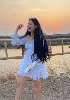 In Pics: आशा भोसलेंच्या नातीचा खास अंदाज; अभिनेत्रीलाही लाजवेल असं सौंदर्य