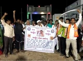Mehsana: વિપુલ ચૌધરીના સમર્થનમાં હાથમાં તલવાર લઈને રસ્તા પર ઉતરી મહિલાઓ, ગામમા લાગ્યા ભાજપ વિરોધી બેનરો