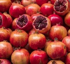 Health Tips : एका डाळिंबात आहेत अनेक पोषक गुणधर्म; पाहा फायदे