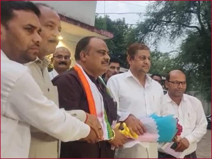 Chhattisgarh BJP MP Santosh Pandey Cousin Vijay Pandey joins Congress ANN Chhattisgarh: छत्तीसगढ़ में बीजेपी को बड़ा झटका, सांसद संतोष पांडेय के भाई ने थामा कांग्रेस का दामन