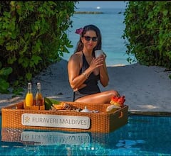 Sunny Leone: ਪੂਲ ਸਾਈਡ 'ਤੇ ਬਿਕਨੀ 'ਚ ਸੰਨੀ ਲਿਓਨ ਨੇ ਕੀਤਾ ਨਾਸ਼ਤਾ, ਕਿਹਾ- ਕੋਈ ਹੋਰ ਵੀ ਕਰੇਗਾ?