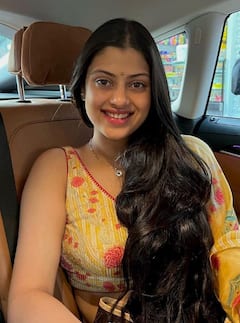 In Pics: आशा भोसलेंच्या नातीचा खास अंदाज; अभिनेत्रीलाही लाजवेल असं सौंदर्य