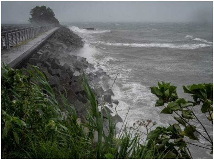 Hurricane Nanmadol can hit Japan anytime there is a possibility of major damage alert issued Typhoon Nanmadol: जापान से कभी भी टकरा सकता है 'नानमाडोल' तूफान, बड़े नुकसान की आशंका, अलर्ट जारी