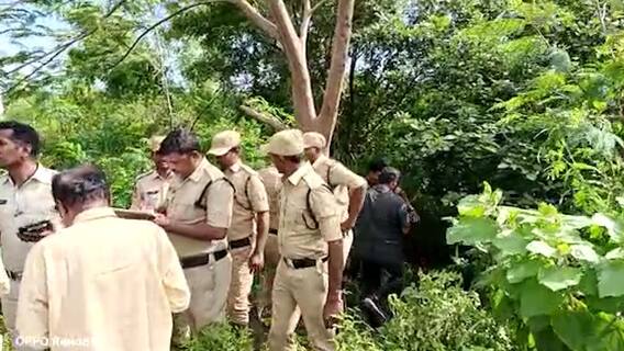 Car Accident In Siddipet: బావిలోకి బోల్తా పడ్డ కారు, ఒకరు మృతి