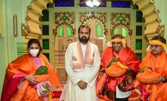 Mukesh Ambani: অন্নদানেই কয়েক কোটি, হবু পুত্রবধূকে নিয়ে তীর্থযাত্রায় মুকেশ আম্বানি