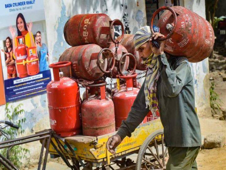 IOC कंपनी का कहना है कि सिलेंडर या गैस कनेक्शन आपके दरवाजे पर मिलेगा और इसके लिए आपको कहीं भी जाने की जरूरत नहीं होगी. बस एक कॉल और सिलेंडर आपके घर पहुंच जाएगा.