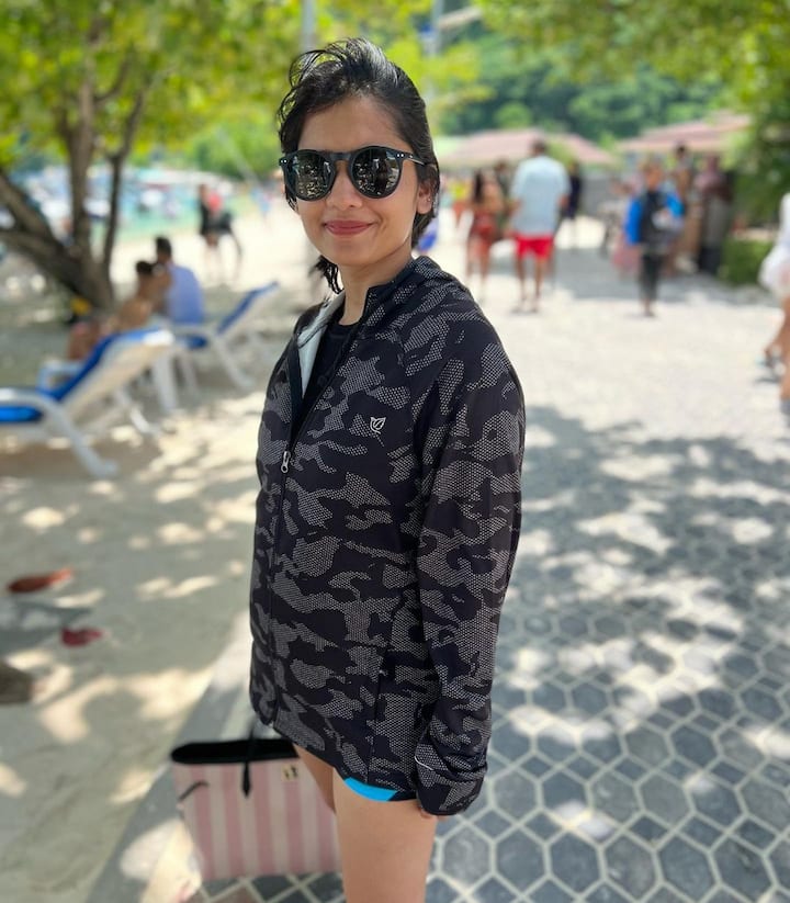 सोशल मीडियावर सक्रिय असणारी हृता नेहमी आपल्या चाहत्यांशी कनेक्टेड असते.