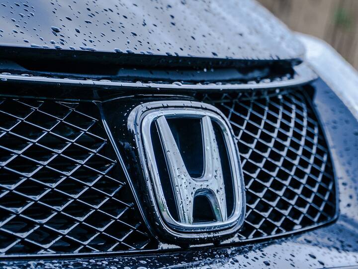 Big news for Honda customers  company will increase the price of its cars from January Honda Cars Price Hiked: होंडा ग्राहकांसाठी मोठी बातमी; कंपनी जानेवारीपासून आपल्या कारच्या किंमतीत करणार वाढ