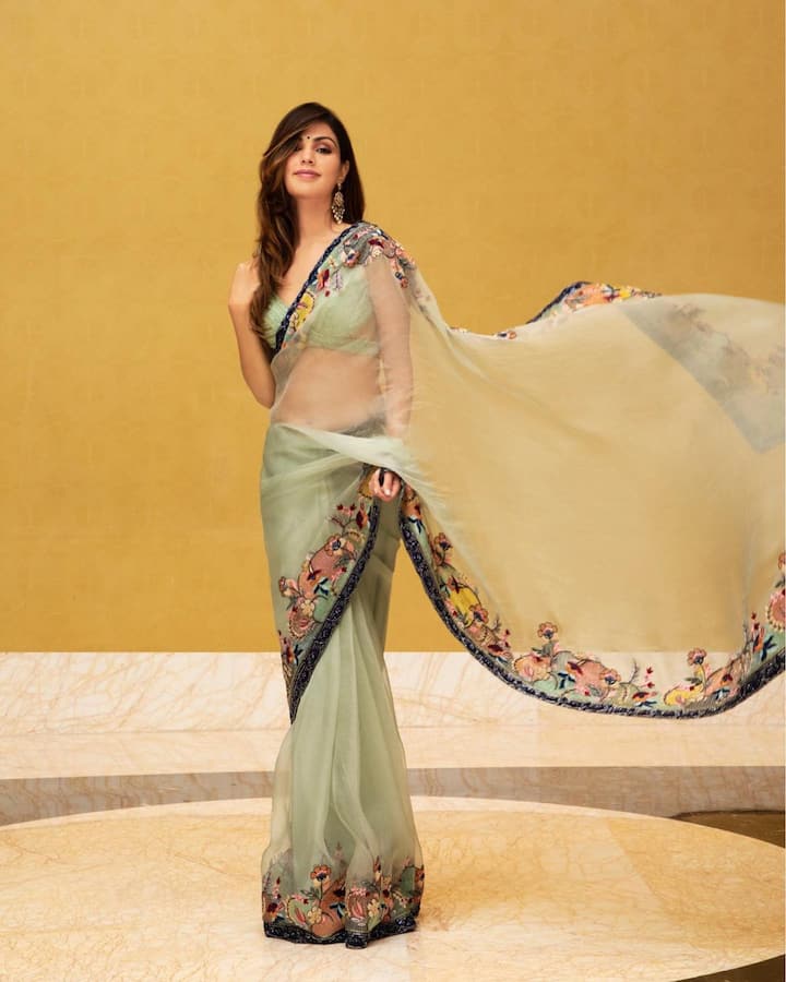 ती सतत तिच्या फोटो आणि व्हिडिओंमुळे चर्चेत असते.(फोटो सौजन्य :/rhea_chakraborty/इंस्टाग्राम)