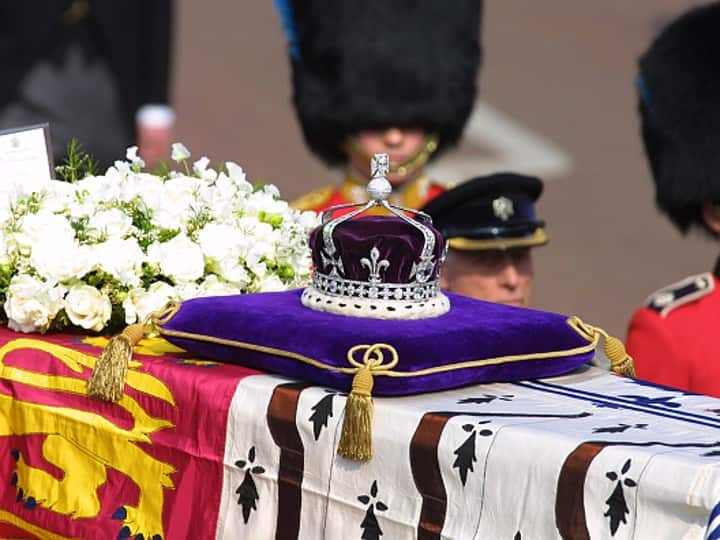 Royal Vault Secret St George Chapel in Windsor Castle Queen Elizabeth II to be buried Queen Elizabeth II Funeral: जहां दफन होते हैं शाही फैमिली के लोग, उस रॉयल वॉल्ट का क्या है राज