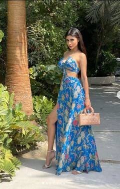 Mouni Roy: ਮੌਨੀ ਰਾਏ ਨੇ ਬਲੂ ਫਲੋਰਲ ਪ੍ਰਿੰਟਿਡ ਕਟਆਊਟ ਡਰੈੱਸ 'ਚ ਚੜ੍ਹਿਆ ਇੰਟਰਨੈੱਟ ਦਾ ਪਾਰਾ, ਦੇਖੋ ਕਿਲਰ ਲੁੱਕ
