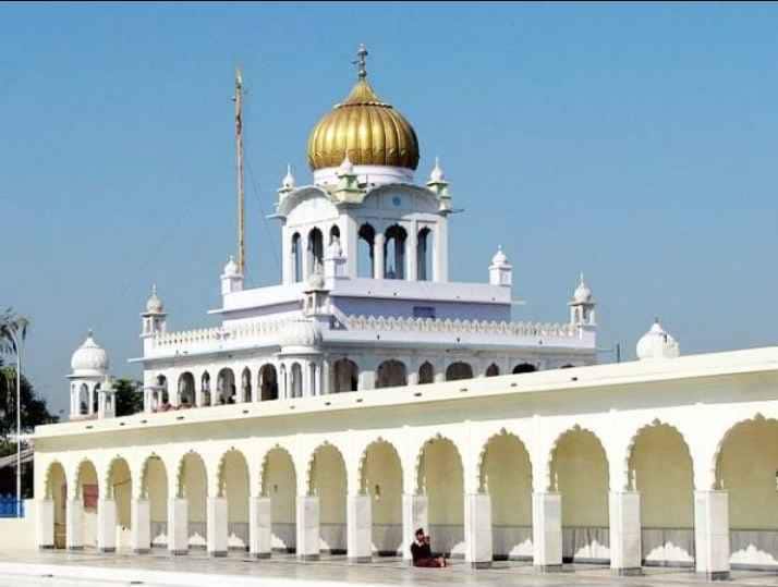 यही वजह है कि इस गुरुद्वारे में वीकेंड पर करीब 200 खिलौना प्लेन गुरु चरणों में चढ़ा दिए जाते हैं. जिसके बाद ये सभी खिलौना प्लेन गुरुद्वारे में आने वाले बच्चों को बांट दिए जाते हैं.