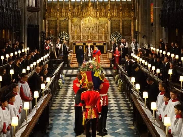Queen Elizabeth II Funeral procession carries coffin to Westminster Abbey 'मैं इसका एलान करती हूं, मेरा जीवन हमेशा आपकी सेवा के लिए रहेगा...' और इस तरह विदा हुईं महारानी एलिज़ाबेथ II