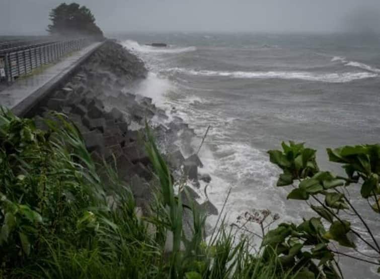 This storm of Japan is giving a big warning to the whole world Typhoon in Japan storm japan जापान का ये तूफान दे रहा है पूरी दुनिया को बहुत बड़ी चेतावनी!