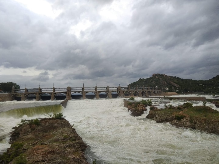 Mettur Dam's water flow has reduced from 30,000 cubic feet to 25,000 cubic feet. Mettur Dam : மேட்டூர் அணையின் நீர்வரத்து 30,000 கன அடியில் இருந்து 25,000 கன அடியாக குறைவு..