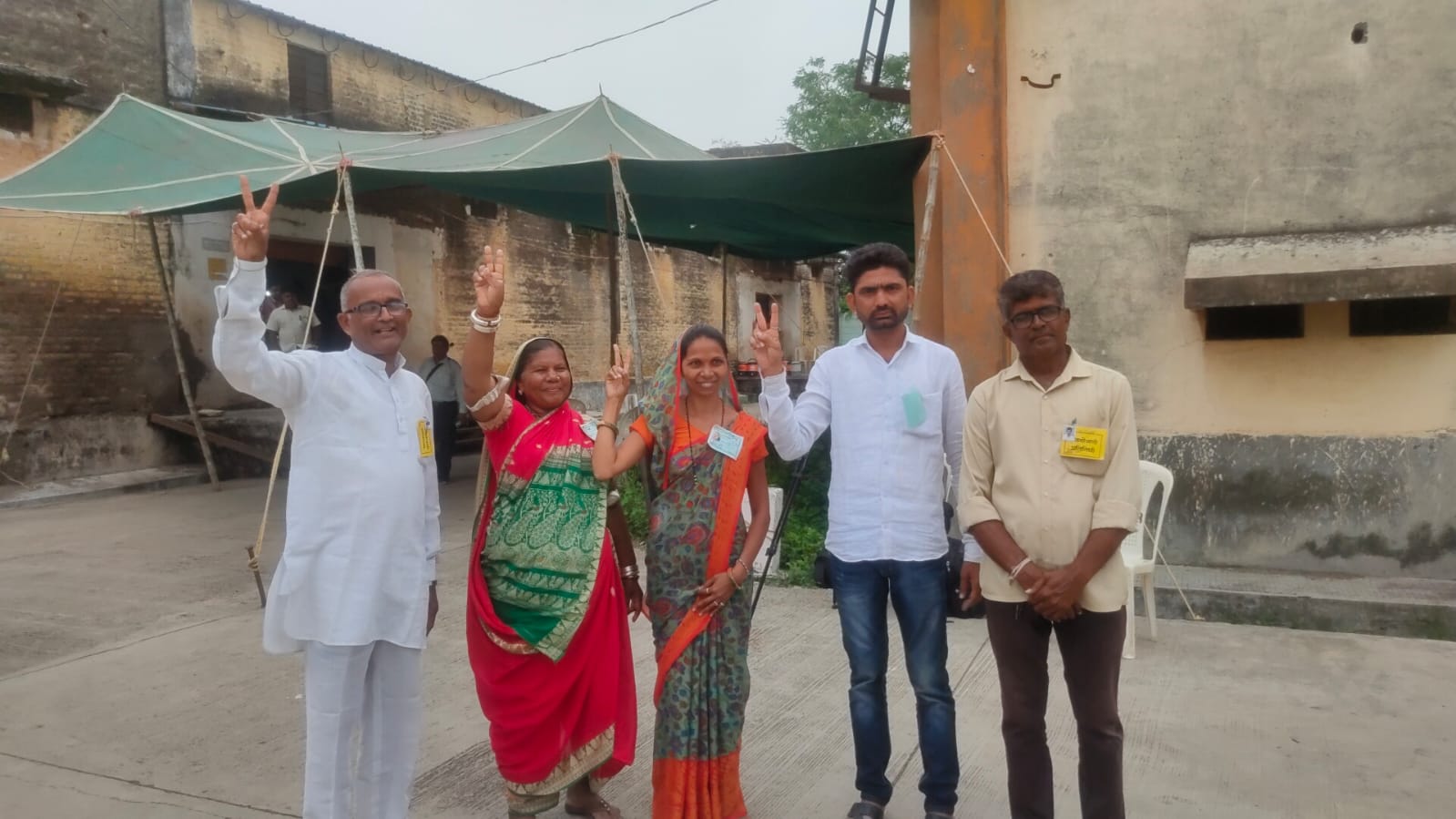 Nandurbar Gram Panchayat Election : धमदाईमध्ये धाकट्या भावाकडून मोठ्या भावाचा पराभव; कोळदामध्ये महिला उमेदवाराचा एका मताने विजय
