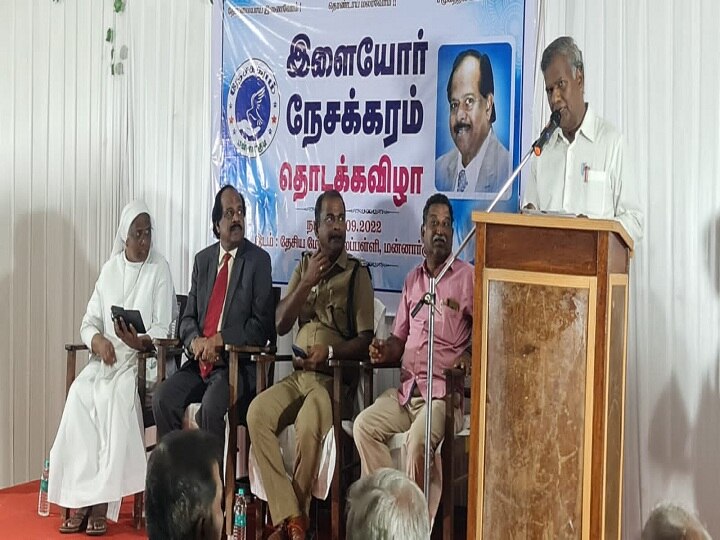 உதவி செய்வதை மாணவப் பருவத்திலேயே வளர்த்துக் கொள்ள வேண்டும்  - மத்திய பல்கலைக்கழகத் துணைவேந்தர்