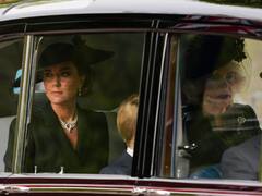 Queen Elizabeth Last Rites: महारानी एलिजाबेथ को ऐतिहासिक विदाई, तस्वीरों में देखिए शाही समारोह