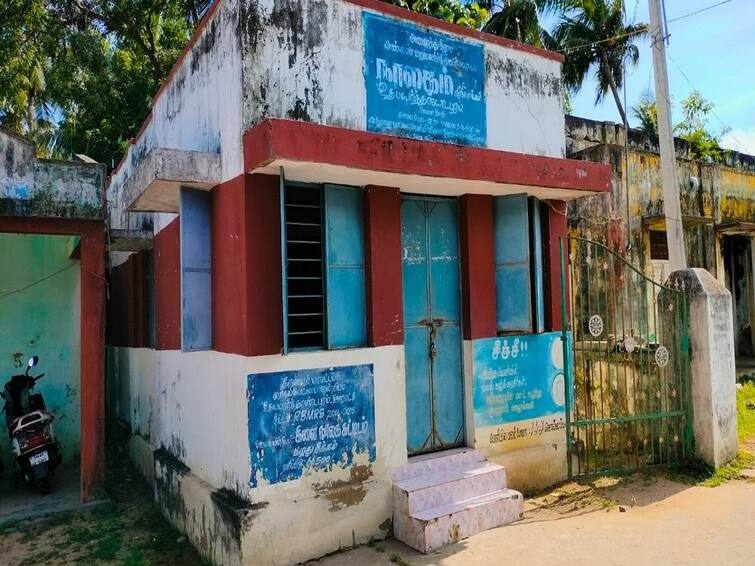 thiruvarur district uthyamarthandapurm village library building damage TNN திருவாரூர்: உதயமார்தாண்டபுரம் கிளை நூலக கட்டிடம் சேதம்; மழைநீர் கசிந்து  புத்தகங்கள் வீணாகும் அவலம்