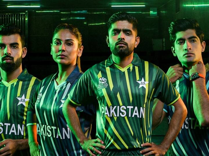T20 World Cup 2022: Pakistan launches jersey for T20 World, see photos here T20 World Cup 2022: पाकिस्तान ने टी20 वर्ल्ड के लिए नई जर्सी की लॉन्च, सामने आईं ये खास तस्वीरें
