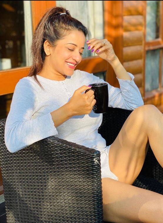 2016 च्या बिगबॉसमध्ये ती स्पर्धक म्हणून आली होती.