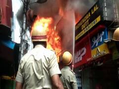হাওড়ায় ভয়াবহ আগুন, চারিদিকে গনগনে আঁচ, এলাকা ঘিরে কালো ধোঁয়া