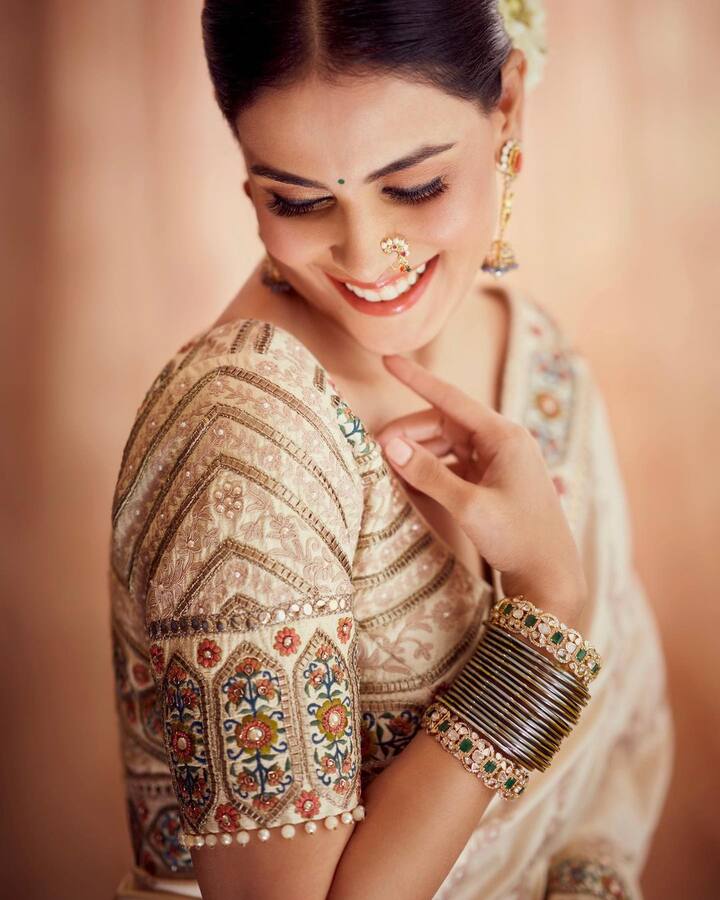 जेनेलिया डिसूजा बॉलिवूडची टॉप अभिनेत्री आहे. आपल्या अभिनयाच्या जोरावर त्यांनी हिंदी चित्रपटसृष्टीत एक ओळख निर्माण केली आहे. (फोटो सौजन्य : geneliad/इंस्टाग्राम)