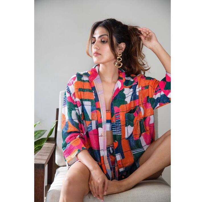 While her fans are also excited to watch her stunning avatars, she is back with some really hot pictures under the sunlight in her recent photoshoot.