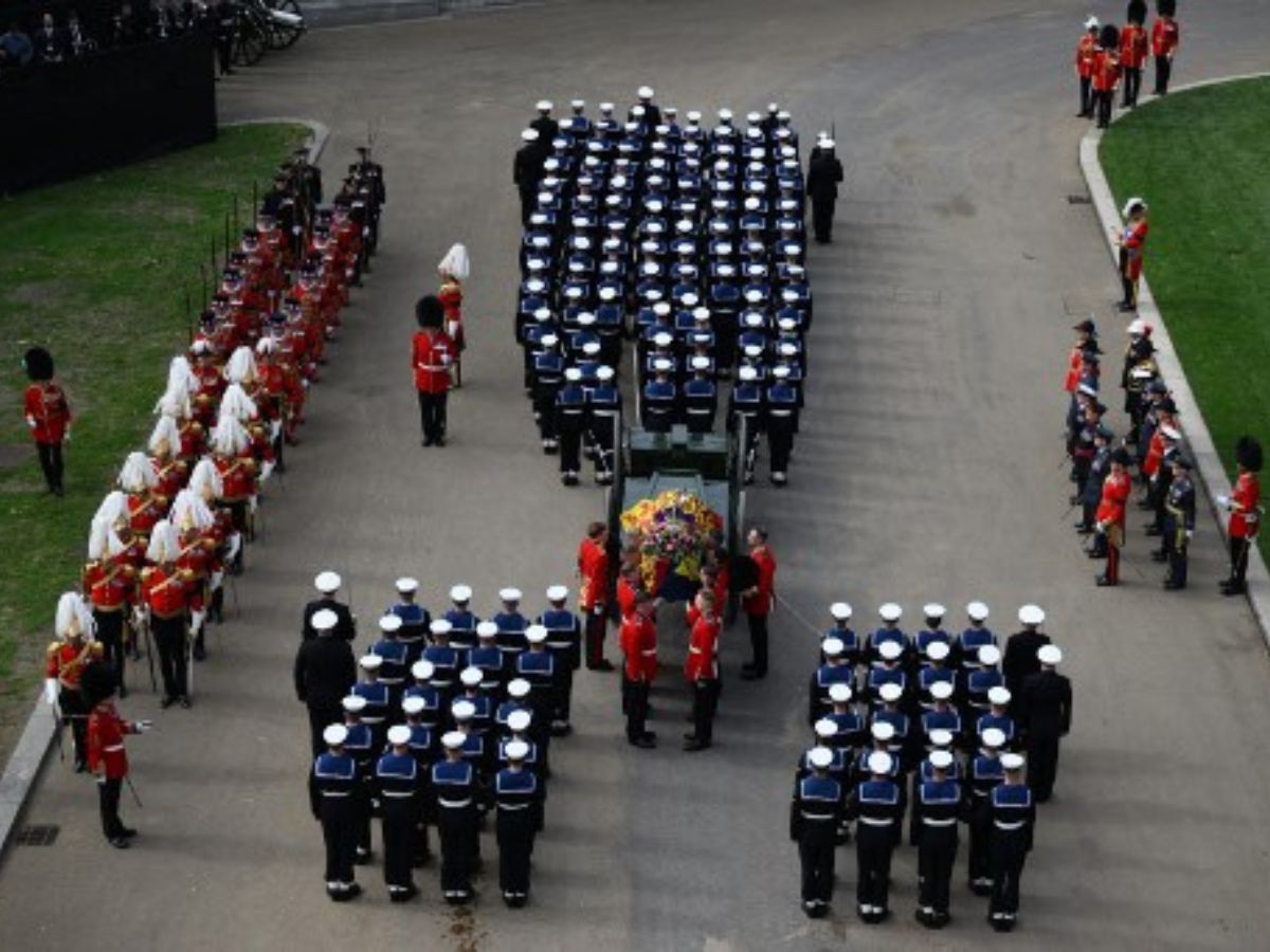 At around 13:35 pm BST (6:05 pm IST), the bearer party lifted the Queen's coffin from the state gun carriage and placed it in the state hearse before the car left for Windsor. 