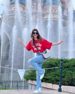 Kriti Sanon Pics: परिवार के साथ छुट्टियां एंजॉय कर रही हैं कृति सेनन, सामने आई एक्ट्रेस की ऐसी तस्वीरें