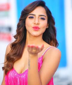 Ashu Reddy: పింక్ కలర్ డ్రెస్లో పిచ్చెక్కించేస్తున్న అందాలతో ఆషూ రెడ్డి