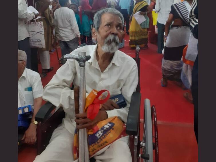 Distribution of materials to the disabled by the Municipal Corporation Nagpur NMC Nagpur : दिव्यांग बांधवांच्या चेहऱ्यावर हास्य अन् आनंदाश्रू, मनपातर्फे दिव्यांगांना साहित्य वाटप