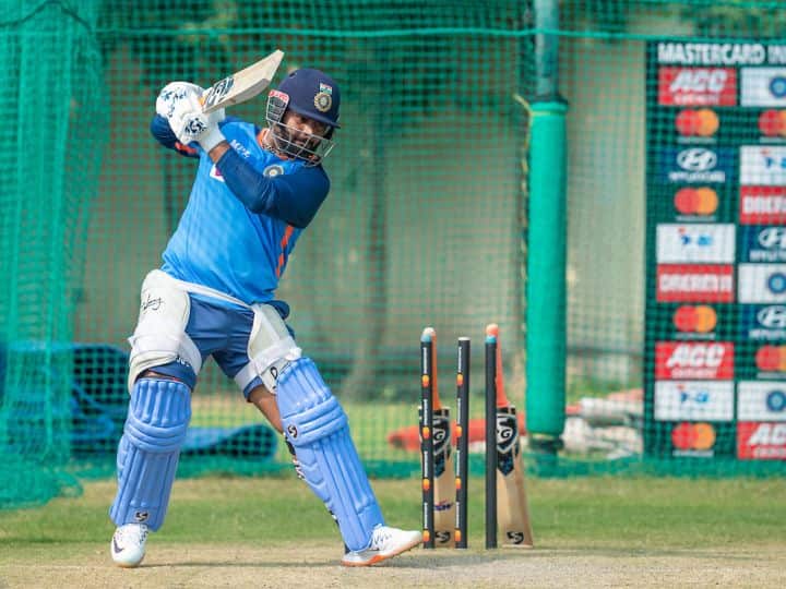 या मालिकेसाठी दोन्ही संघ मोहालीला पोहोचले असून सध्या कसून सराव करताना दिसत आहेत.