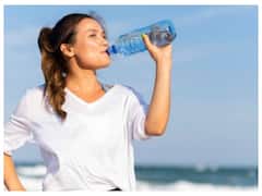 Sit and Sip: इन फायदों को जानकर आप भी बैठकर पीने लगेंगे पानी