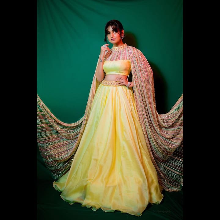 ‘दुर्वा’ या मालिकेच्या माध्यमातून हृता दुर्गुळेने छोट्या पडद्यावर पदार्पण केलं. (Photo : @Hruta Durgule/IG)