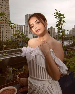 PHOTO: बिकिनी घालून पूलमध्ये उतरली टीव्हीची 'गोपी बहू', फोटो चर्चेत!