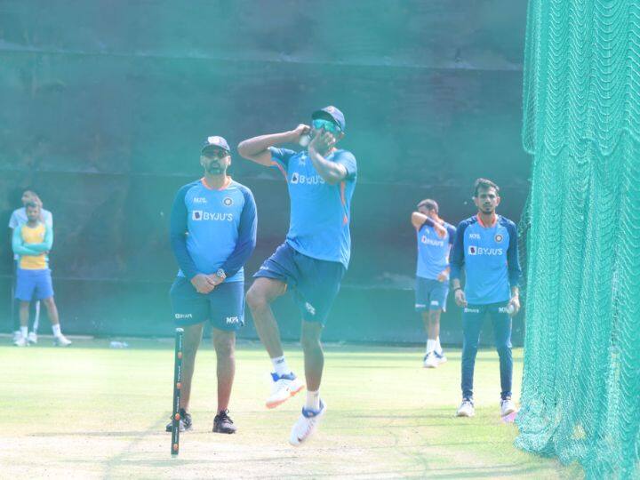 भारताचे सर्वच खेळाडू सराव करत असन रवीचंद्रन आश्विन हा अनुभवी गोलंदाजही विश्वचषक स्पर्धेसाठी संघात असल्याने त्याच्याकडे सर्वांच्याच अपेक्षा असणार आहेत.