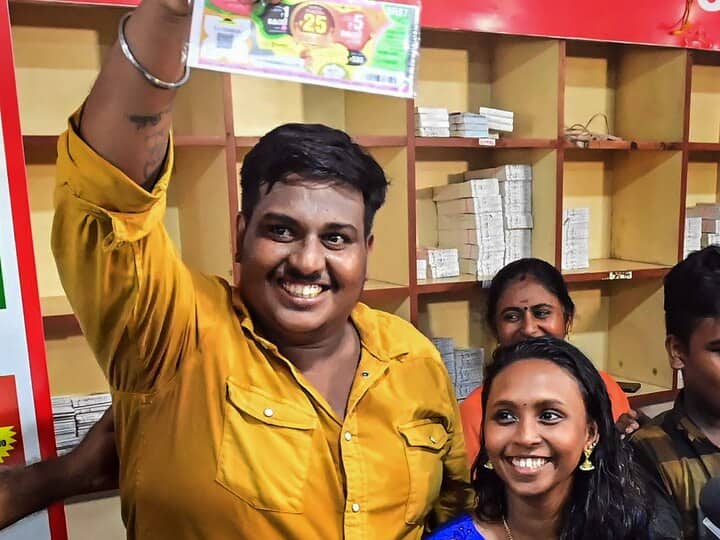 Kerala: Driver Wins Onam Bumper Lottery Worth Rs 25-Cr A Day After Bank Sanctioned Him Rs 3 Lakh Loan Kerala: Driver Wins Onam Bumper Lottery Worth Rs 25-Cr A Day After Bank Sanctioned Him Rs 3 Lakh Loan