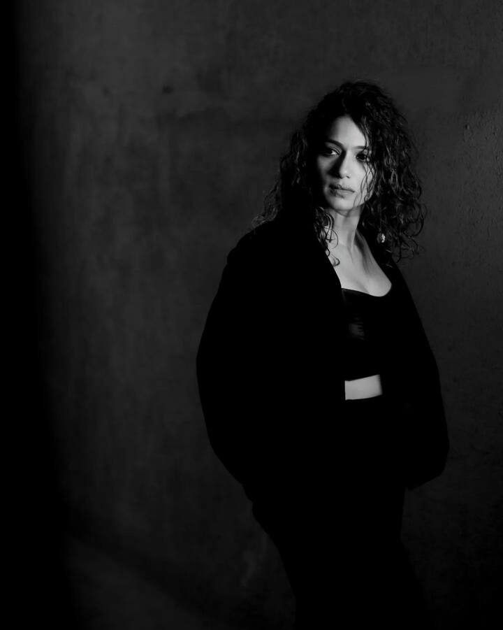 मराठी चित्रपटसृष्टीवर आपल्या अभिनयाची मोहोर उमटवणारी प्रसिद्ध अभिनेत्री म्हणजेच उर्मिला कानिटकर कोठारे.