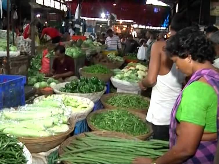 Heavy loss of vegetables due to rain arrival of vegetables reduced in Mumbai prices increased by 40 percent Vegetable Price : पावसामुळे भाज्यांचं मोठं नुकसान, मुंबईत आवक घटली, दर 40 टक्क्यांनी वाढले