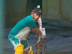 IND vs AUS: नेट्स में प्रैक्टिस के दौरान वार्नर की कमी पूरी करते दिखे फिंच, स्विच हिट पर लगाए छक्के