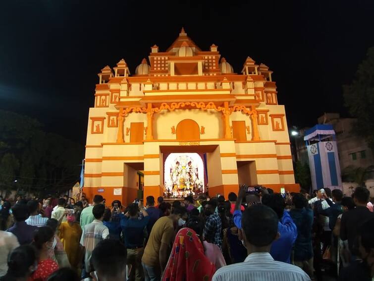 DJs and excessive sound will not allow in Pujo Pandals! Several guidelines of the police in the meeting with the entrepreneurs Durga Puja 2022: পুজো প্যান্ডেলে ডিজে ব্যবহারে 'না', লাগাম শব্দে! উদ্যোক্তাদের সঙ্গে বৈঠকে একাধিক নির্দেশিকা পুলিশের