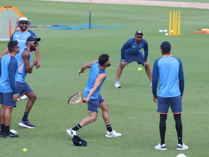 Before the first T20 match between India and Australia to be played in Mohali on Tuesday, BCCI shared photos of the training session IND vs AUS: टीम इंडिया ने मोहाली टी20 से पहले बहाया जमकर पसीना, तस्वीरों में देखें राहुल-रोहित के खास शॉट