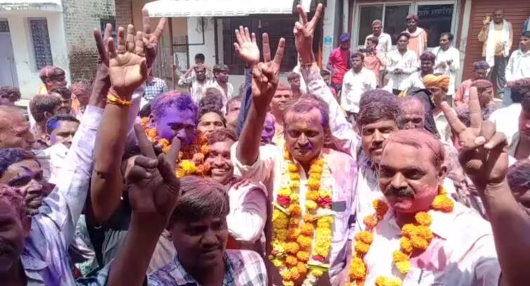 Akola Gram Panchayat Election Results  Vyala and Dharur Shiv Sena wins in two gram panchayats of Akola Akola Gram Panchayat Election Results : व्याळा आणि धारुर ग्रामपंचायतीवर शिवसेनेचा भगवा, अकोट तालुक्यात सर्वच पक्षांना जनतेचा कौल