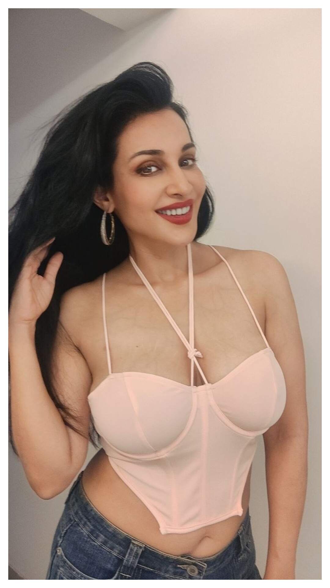 bold look of flora saini 