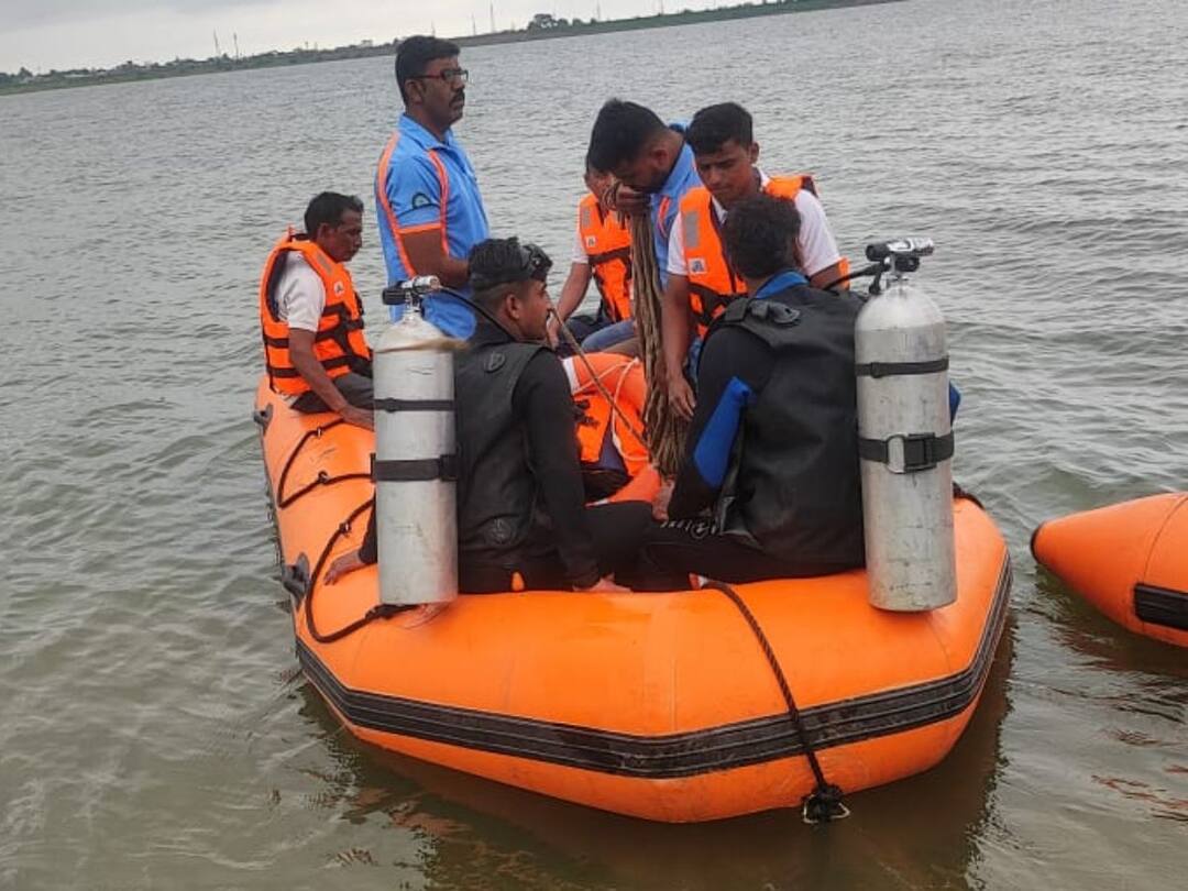 A soldier from Kolhapur drowned in a dam in Beed district Majalgaon Dam Beed Crime : बीड जिल्ह्यात माजलगाव धरणात बुडालेल्या डॉक्टरचा शोध घेताना कोल्हापूरचा जवानही बुडाला