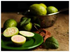 केमिकल युक्त प्रोडक्ट नहीं इन 7 फलों से बढ़ाएं स्किन की खूबसूरती